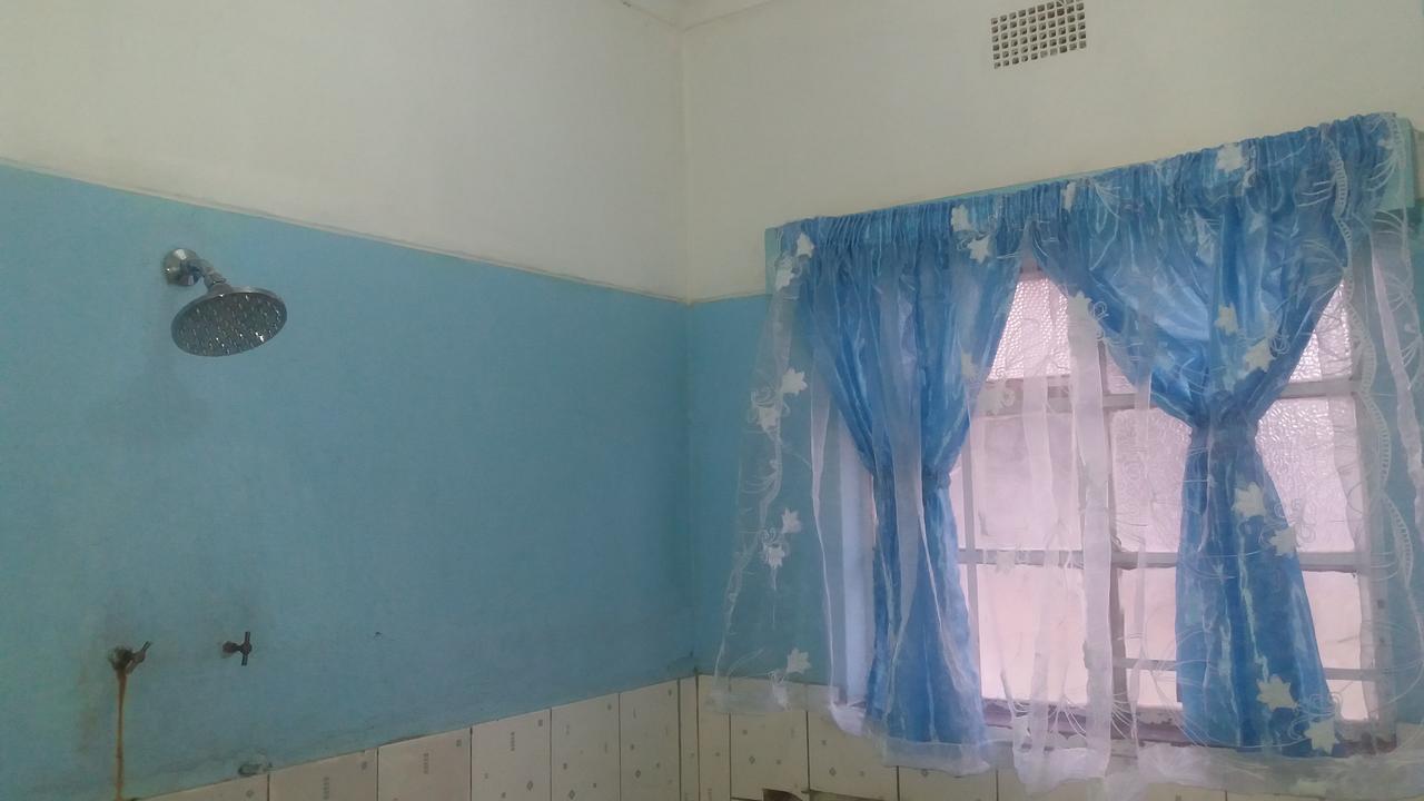 A Pousada Kumunzi Backpackers Lusaka Exterior foto