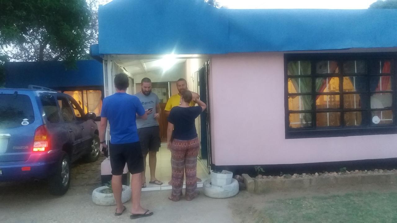 A Pousada Kumunzi Backpackers Lusaka Exterior foto