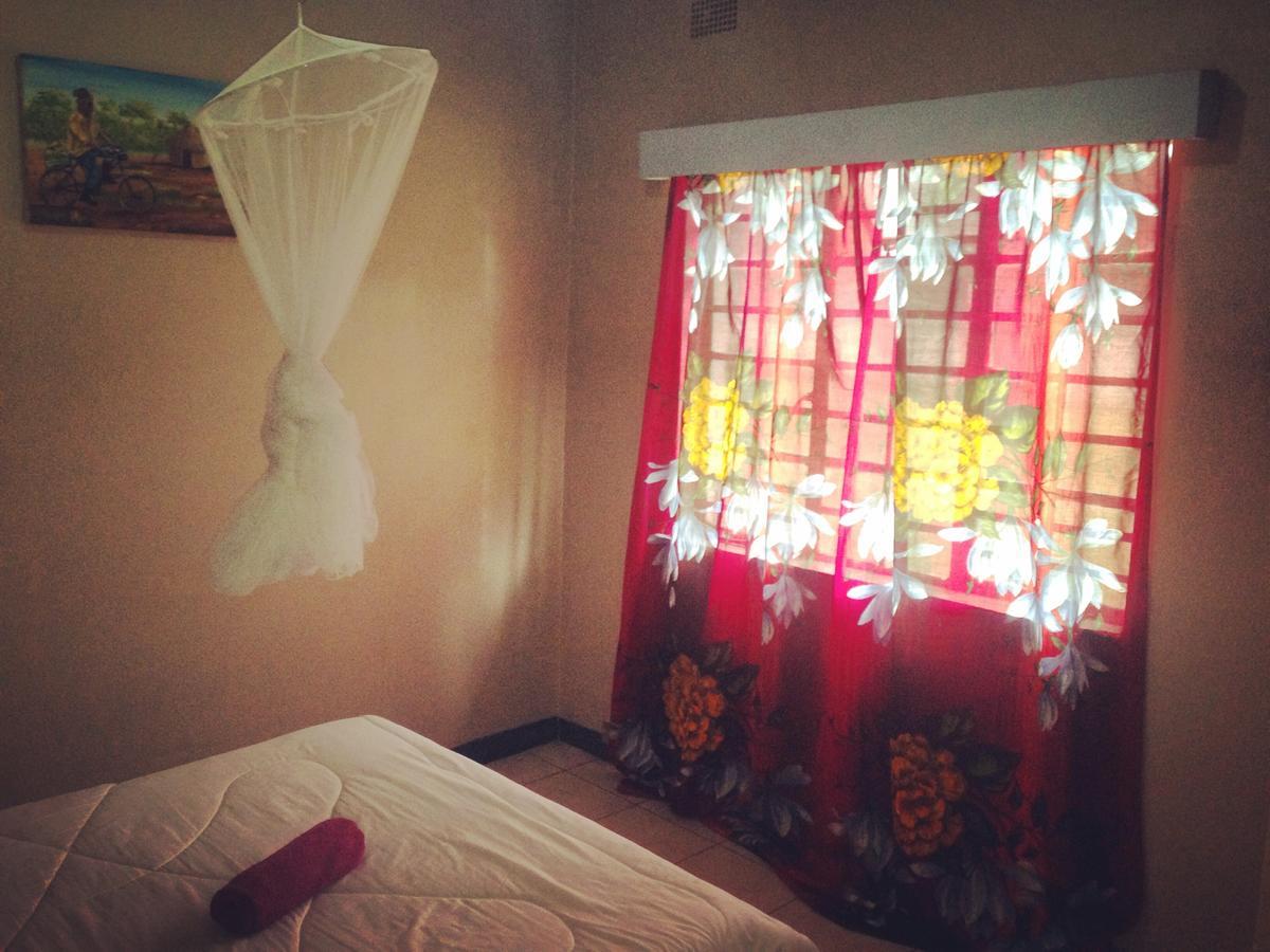 A Pousada Kumunzi Backpackers Lusaka Exterior foto